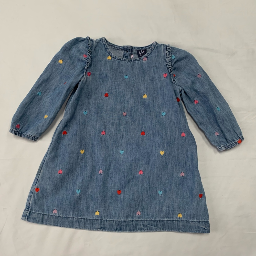 Embroidered hearts denim dress by BabyGAP. 2T - Picture 3 of 6